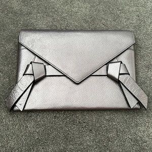BCBG MaxAzria silver platinum Vera pelle pebble leather clutch bag